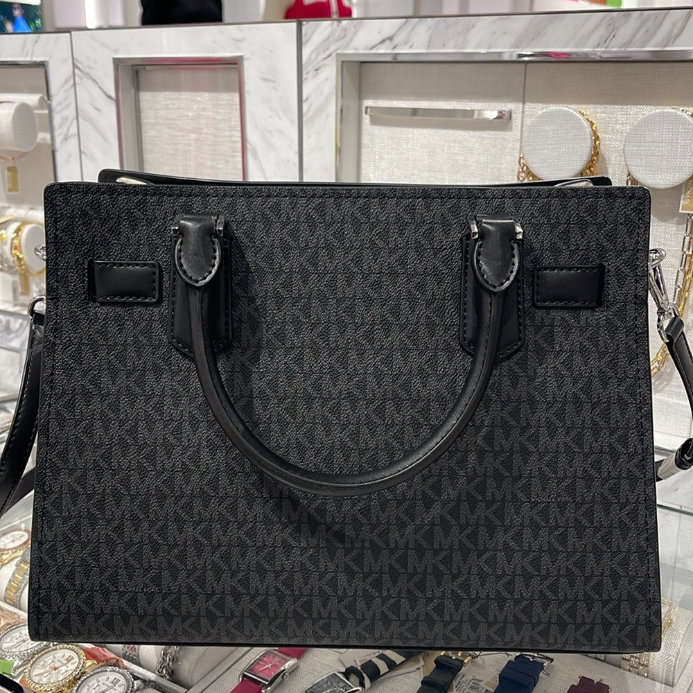 Michael Kors Hamilton Medium Signature Logo Satchel
Black
NWT - Picture 6 of 16